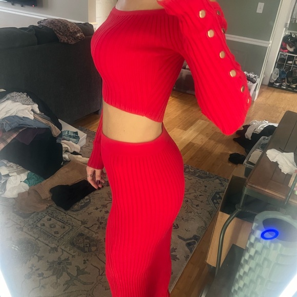 Stunning two piece red set - Picture 2 of 8